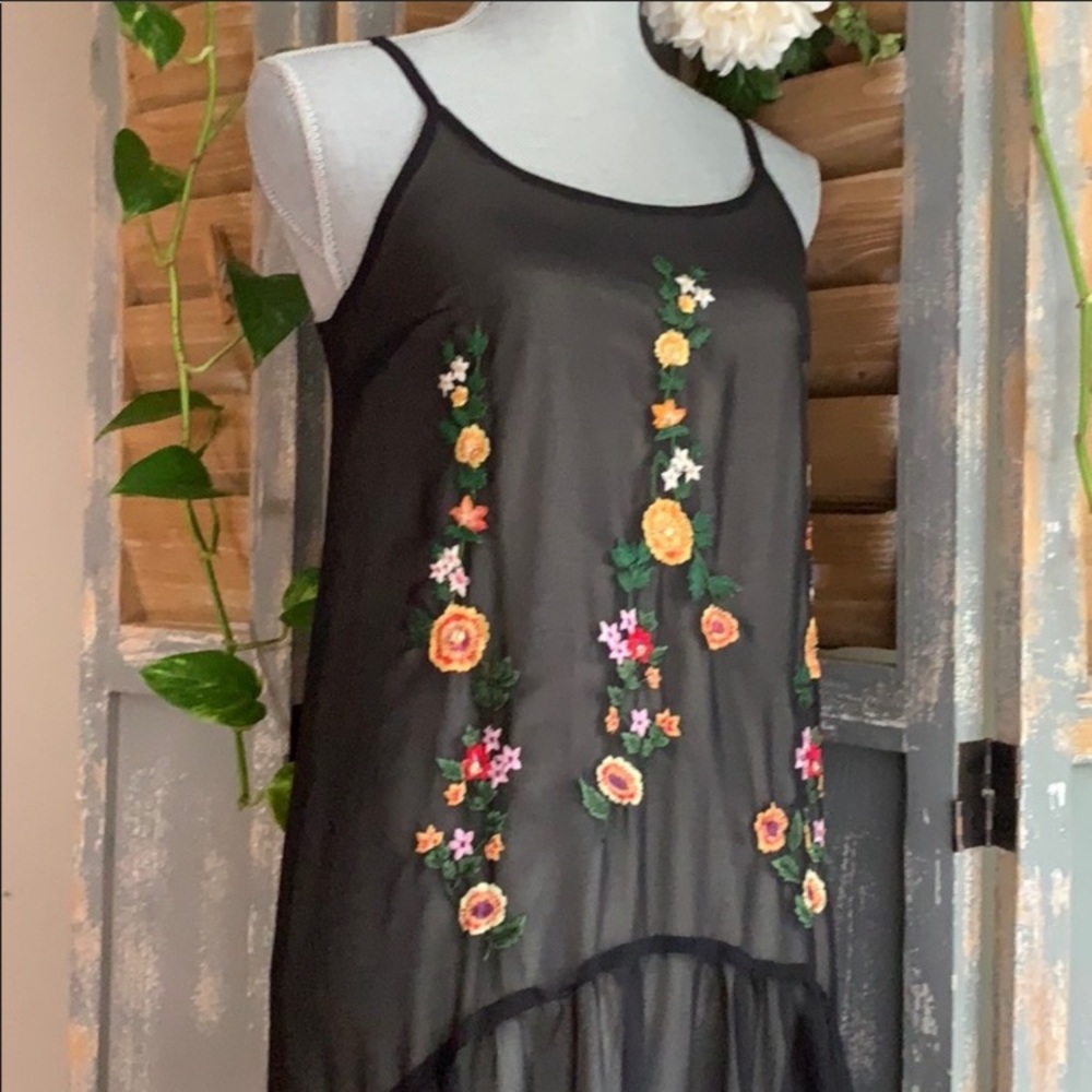 Coromandel Anthropologie Embroidered Crepe Dress🦜 - Picture 5 of 14